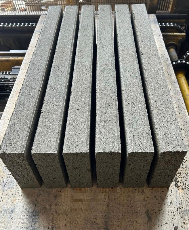 Betonski rubnjaci 6×20×75 cm.