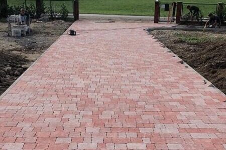 Popločana površina Beganit Terracotta betonskim opločnicima